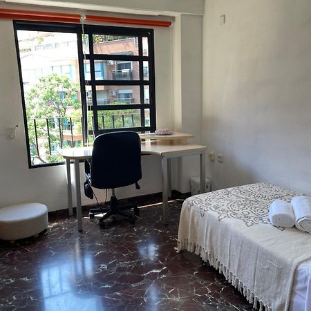 Appartamento Habitacion Cerca Del Centro De Valenza Esterno foto